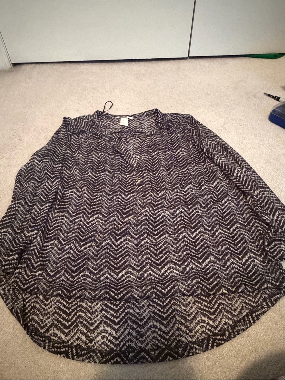 Women's Black and White Chevron Long-Sleeve Top